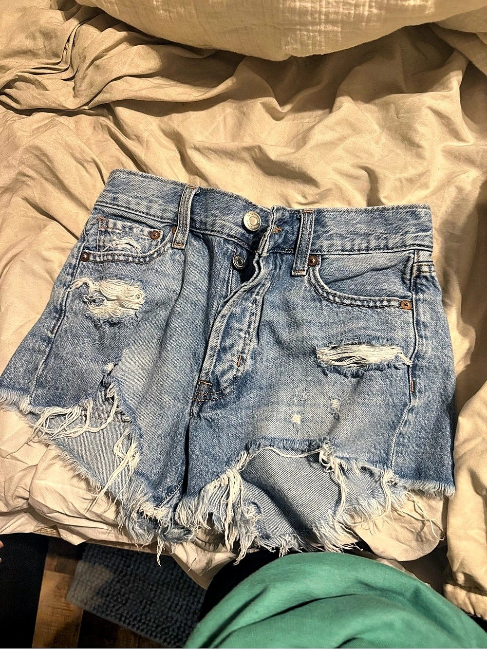 Aéropostale Boyfriend Short Distressed Denim Jean Shorts in Blue